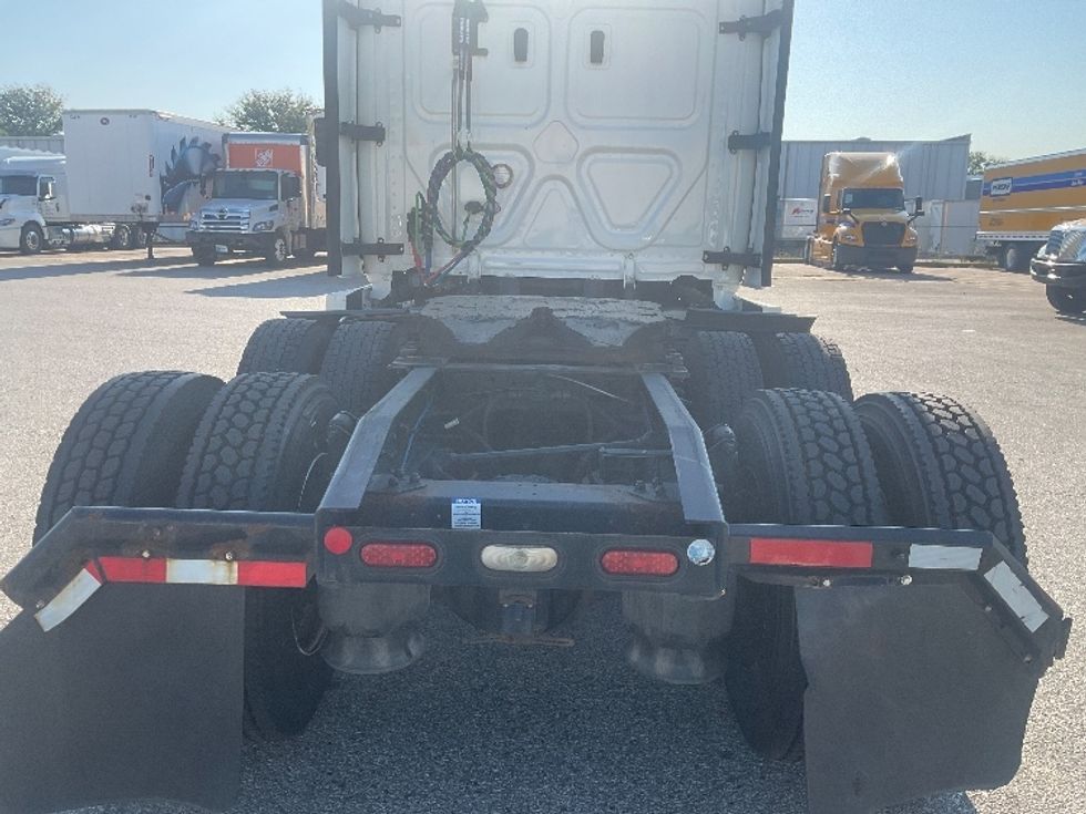 Sleeper Tractor-Heavy Duty Tractors-Freightliner-2022-T12664ST-Poplar Bluff-MO-495,866\n\t\tmiles-$ 71,750 - Image 6