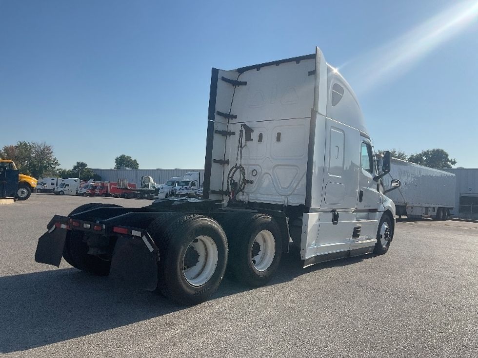 Sleeper Tractor-Heavy Duty Tractors-Freightliner-2022-T12664ST-Poplar Bluff-MO-495,866\n\t\tmiles-$ 71,750 - Image 7