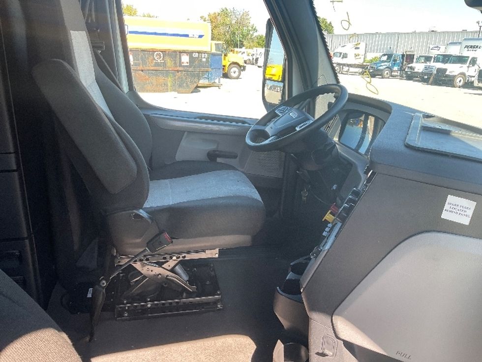 Sleeper Tractor-Heavy Duty Tractors-Freightliner-2022-T12664ST-Poplar Bluff-MO-546,105\n\t\tmiles-$ 66,750 - Image 15