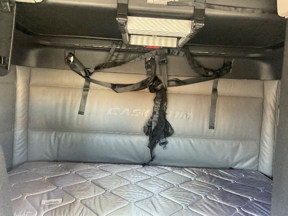 Sleeper Tractor-Heavy Duty Tractors-Freightliner-2022-T12664ST-Poplar Bluff-MO-546,105\n\t\tmiles-$ 66,750 - Image 16