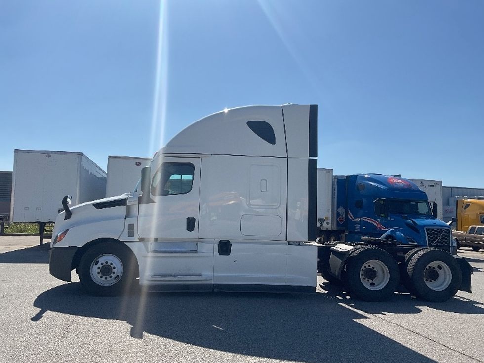 Sleeper Tractor-Heavy Duty Tractors-Freightliner-2022-T12664ST-Poplar Bluff-MO-546,105\n\t\tmiles-$ 66,750 - Image 4