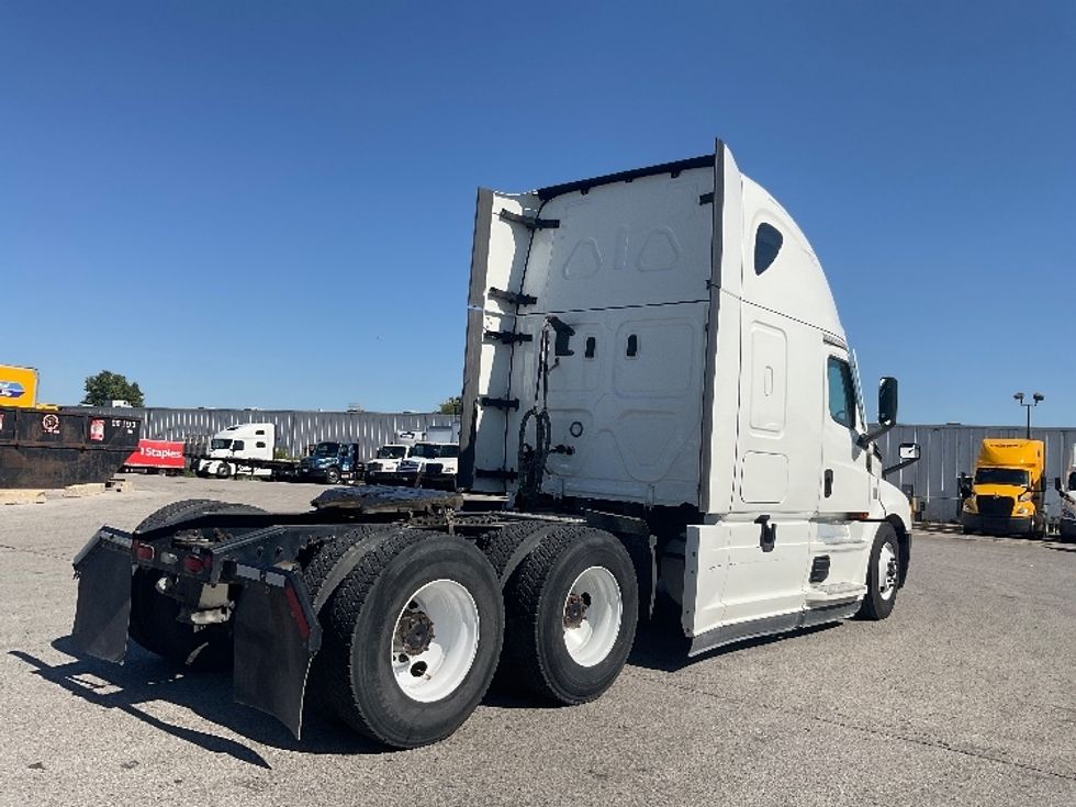 Sleeper Tractor-Heavy Duty Tractors-Freightliner-2022-T12664ST-Poplar Bluff-MO-546,105\n\t\tmiles-$ 66,750 - Image 7