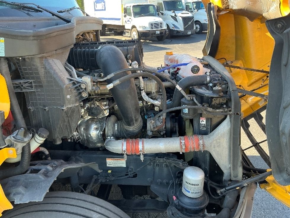 Sleeper Tractor-Heavy Duty Tractors-Freightliner-2022-T12664ST-Poplar Bluff-MO-556,874\n\t\tmiles-$ 60,750 - Image 20