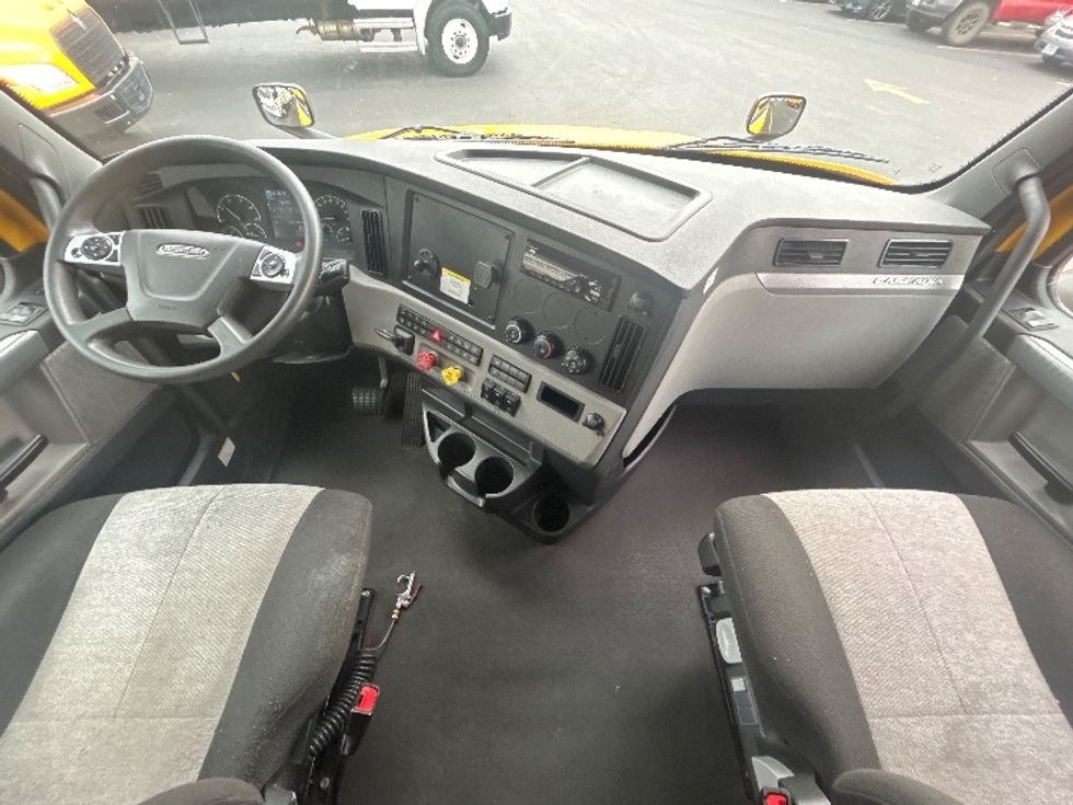 Sleeper Tractor-Heavy Duty Tractors-Freightliner-2022-T12664ST-Portland-OR-348,121\n\t\tmiles-$ 90,000 - Image 12