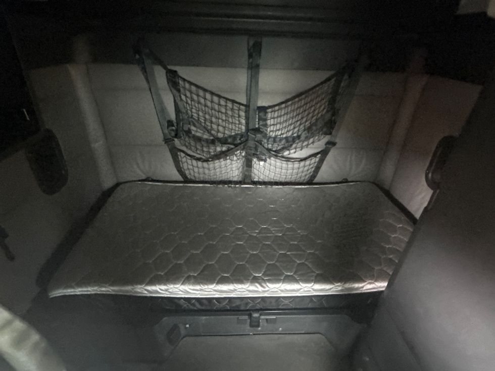 Sleeper Tractor-Heavy Duty Tractors-Freightliner-2022-T12664ST-Portland-OR-348,121\n\t\tmiles-$ 90,000 - Image 16