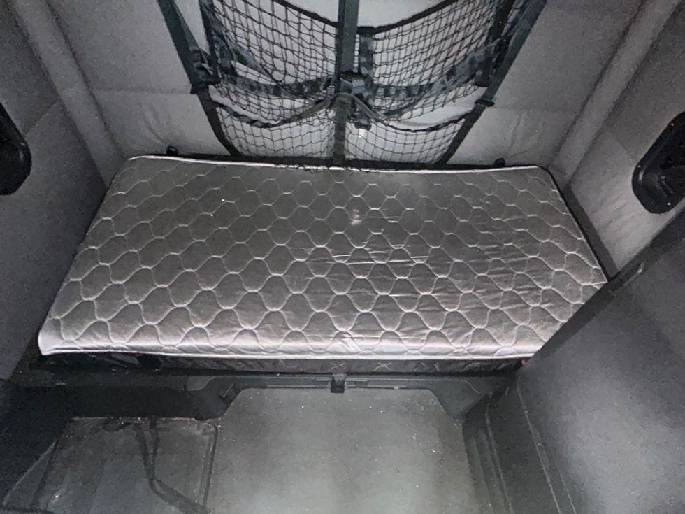 Sleeper Tractor-Heavy Duty Tractors-Freightliner-2022-T12664ST-Portland-OR-348,121\n\t\tmiles-$ 90,000 - Image 17