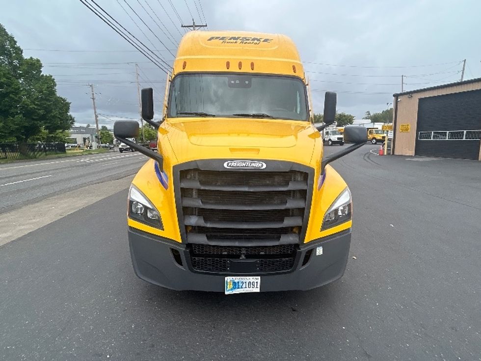 Sleeper Tractor-Heavy Duty Tractors-Freightliner-2022-T12664ST-Portland-OR-348,121\n\t\tmiles-$ 90,000 - Image 2