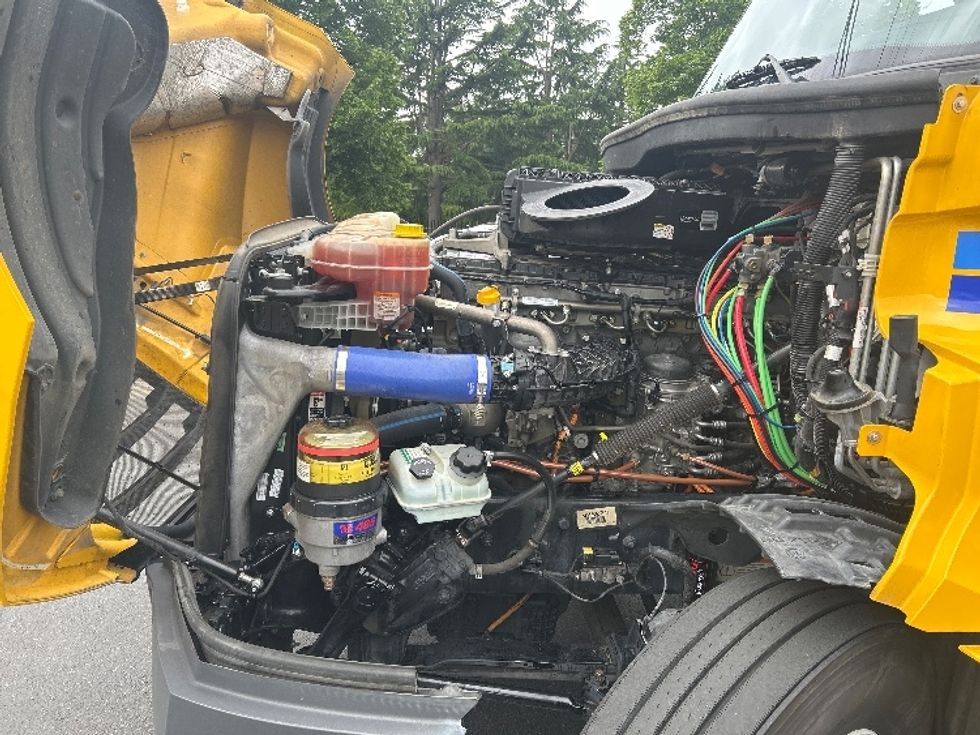 Sleeper Tractor-Heavy Duty Tractors-Freightliner-2022-T12664ST-Portland-OR-348,121\n\t\tmiles-$ 90,000 - Image 21