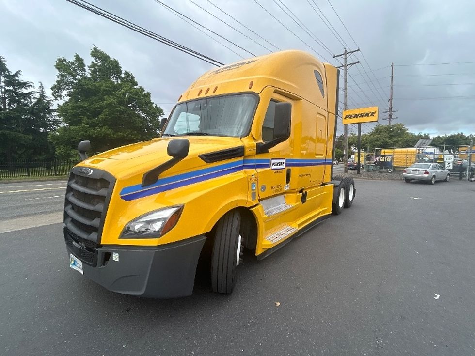 Sleeper Tractor-Heavy Duty Tractors-Freightliner-2022-T12664ST-Portland-OR-348,121\n\t\tmiles-$ 90,000 - Image 3