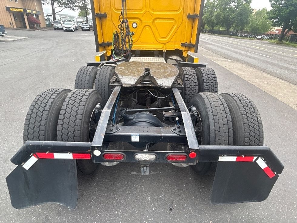 Sleeper Tractor-Heavy Duty Tractors-Freightliner-2022-T12664ST-Portland-OR-348,121\n\t\tmiles-$ 90,000 - Image 6