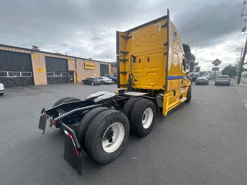 Sleeper Tractor-Heavy Duty Tractors-Freightliner-2022-T12664ST-Portland-OR-348,121\n\t\tmiles-$ 90,000 - Image 7