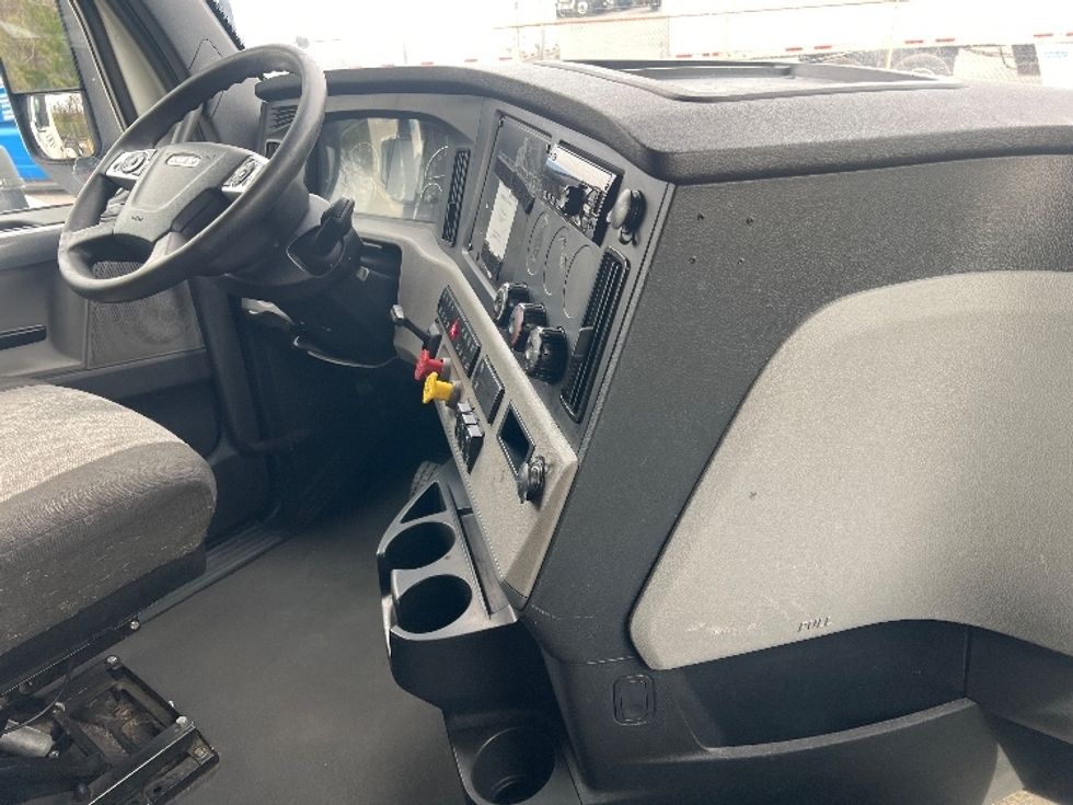 Sleeper Tractor-Heavy Duty Tractors-Freightliner-2022-T12664ST-Portland-OR-603,015\n\t\tmiles-$ 71,500 - Image 15