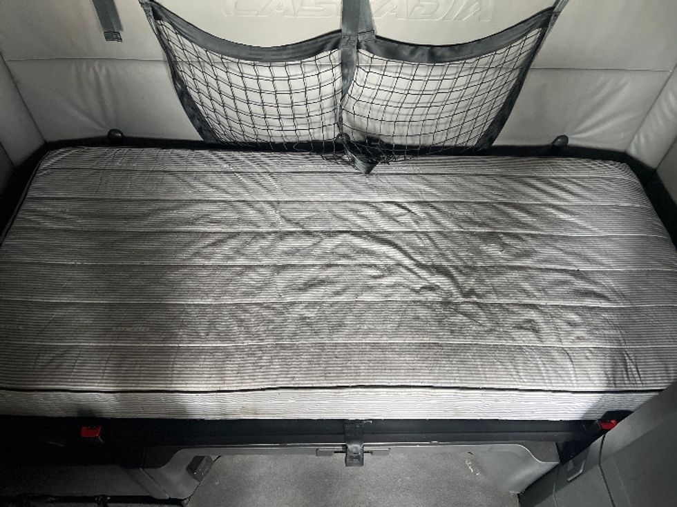 Sleeper Tractor-Heavy Duty Tractors-Freightliner-2022-T12664ST-Portland-OR-603,015\n\t\tmiles-$ 71,500 - Image 17