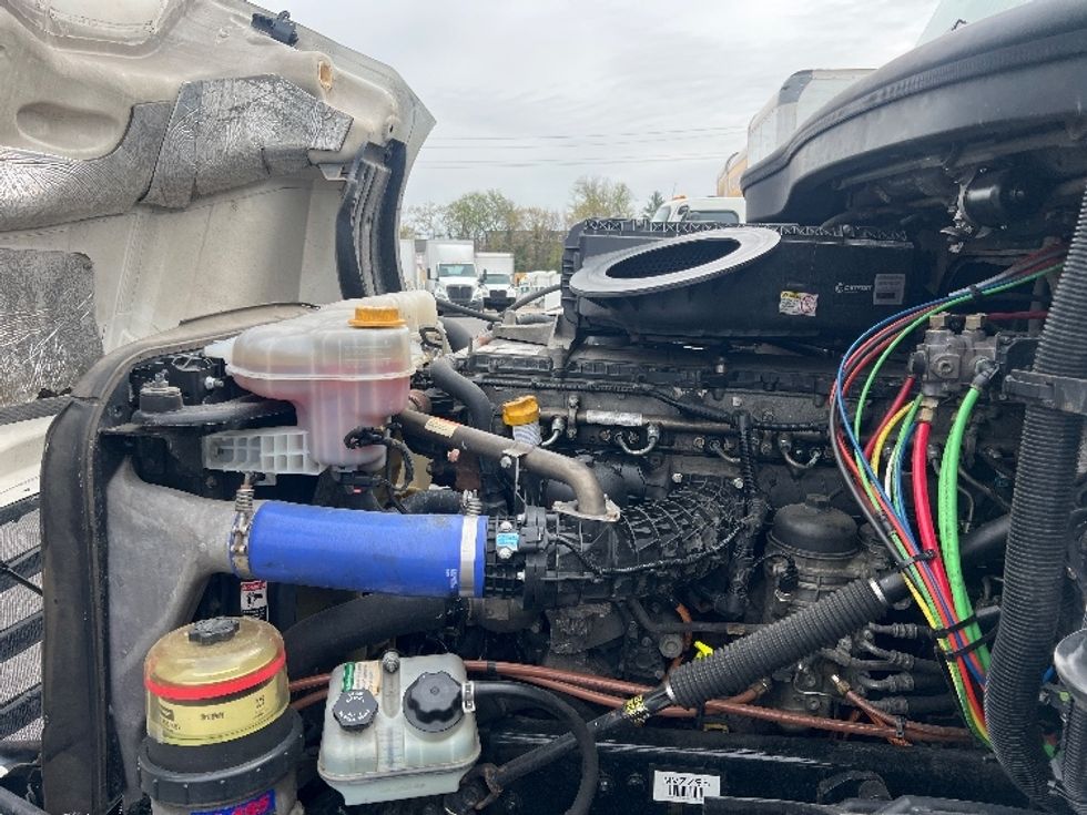 Sleeper Tractor-Heavy Duty Tractors-Freightliner-2022-T12664ST-Portland-OR-603,015\n\t\tmiles-$ 71,500 - Image 21