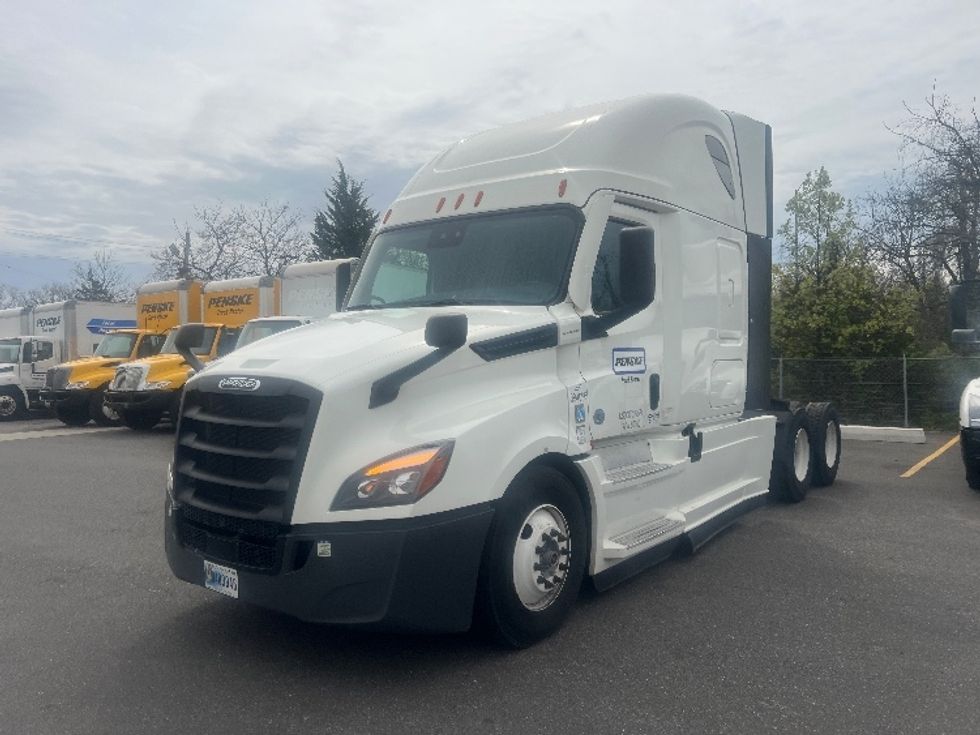 Sleeper Tractor-Heavy Duty Tractors-Freightliner-2022-T12664ST-Portland-OR-603,015\n\t\tmiles-$ 71,500 - Image 3