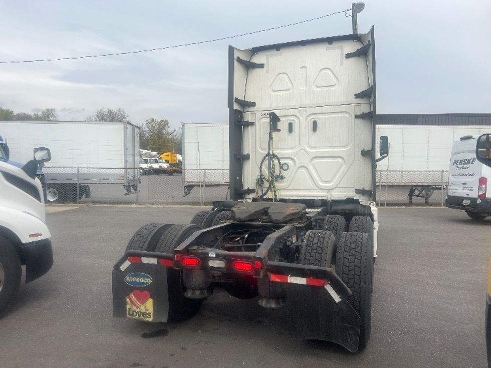 Sleeper Tractor-Heavy Duty Tractors-Freightliner-2022-T12664ST-Portland-OR-603,015\n\t\tmiles-$ 71,500 - Image 7