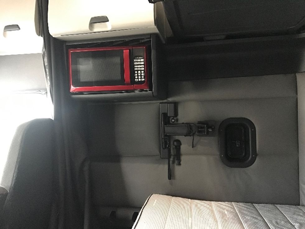 Sleeper Tractor-Heavy Duty Tractors-Freightliner-2022-T12664ST-Pottsville-PA-671,028\n\t\tmiles-$ 52,500 - Image 19