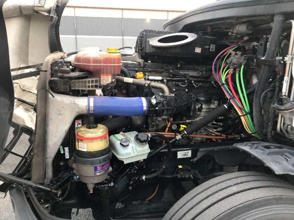 Sleeper Tractor-Heavy Duty Tractors-Freightliner-2022-T12664ST-Pottsville-PA-671,028\n\t\tmiles-$ 52,500 - Image 21