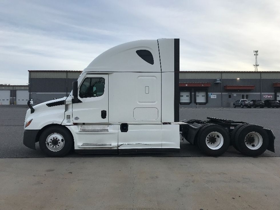 Sleeper Tractor-Heavy Duty Tractors-Freightliner-2022-T12664ST-Pottsville-PA-671,028\n\t\tmiles-$ 52,500 - Image 4