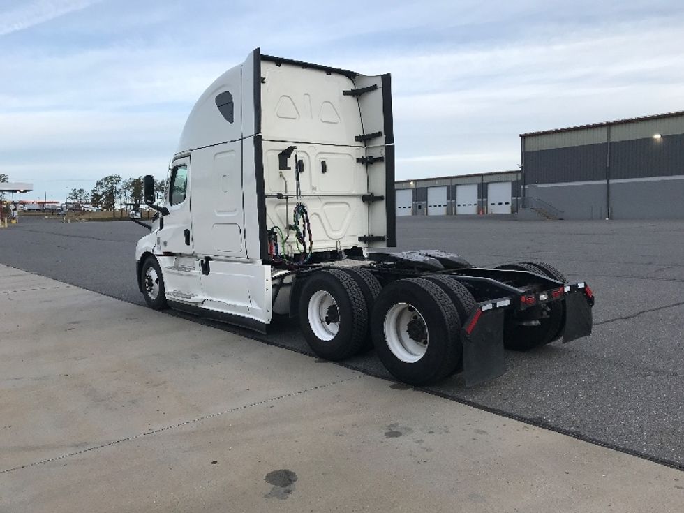 Sleeper Tractor-Heavy Duty Tractors-Freightliner-2022-T12664ST-Pottsville-PA-671,028\n\t\tmiles-$ 52,500 - Image 5