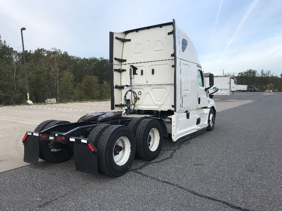 Sleeper Tractor-Heavy Duty Tractors-Freightliner-2022-T12664ST-Pottsville-PA-671,028\n\t\tmiles-$ 52,500 - Image 7