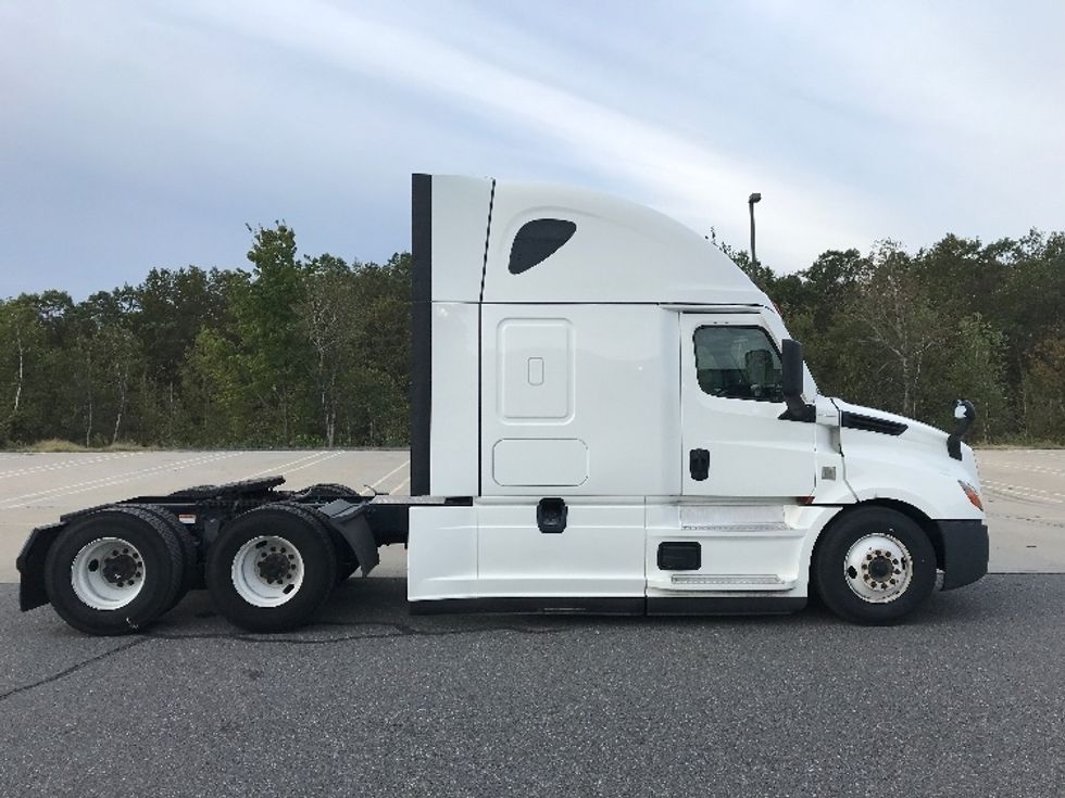 Sleeper Tractor-Heavy Duty Tractors-Freightliner-2022-T12664ST-Pottsville-PA-671,028\n\t\tmiles-$ 52,500 - Image 8