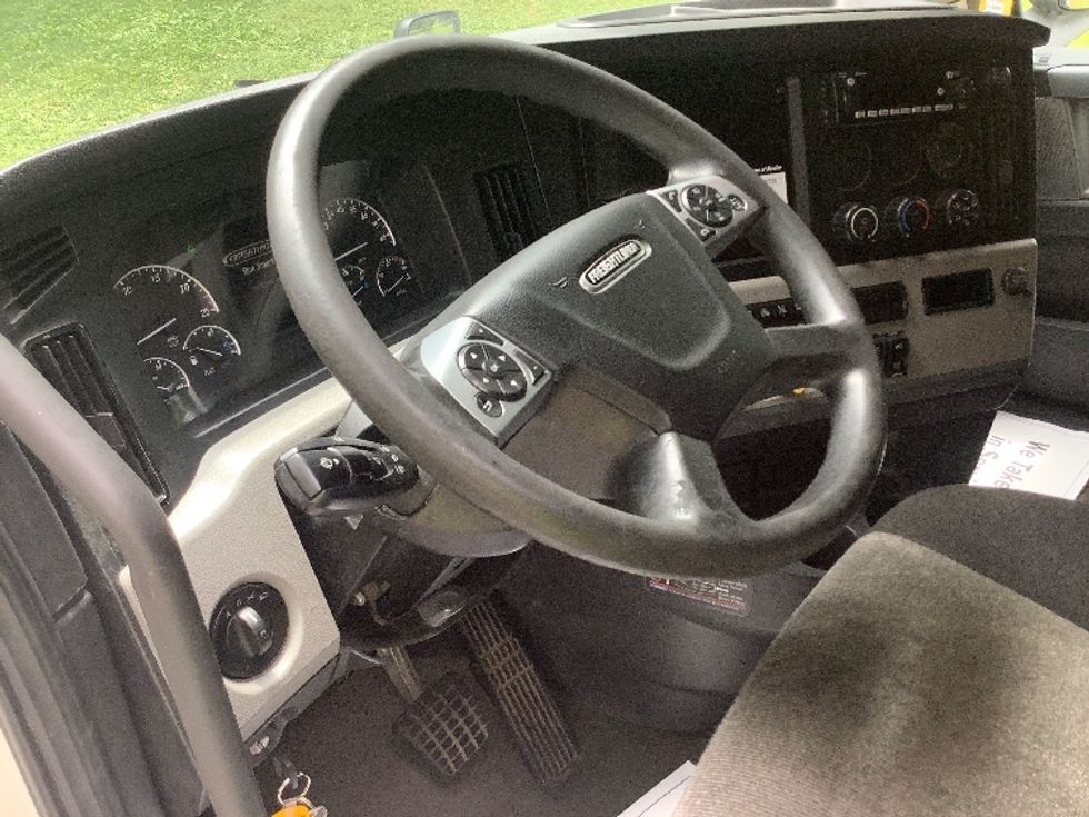 Sleeper Tractor-Heavy Duty Tractors-Freightliner-2022-T12664ST-Pottsville-PA-692,509\n\t\tmiles-$ 56,500 - Image 10