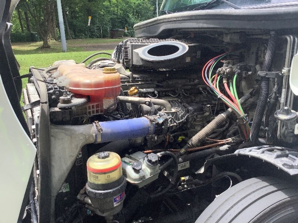 Sleeper Tractor-Heavy Duty Tractors-Freightliner-2022-T12664ST-Pottsville-PA-692,509\n\t\tmiles-$ 56,500 - Image 21