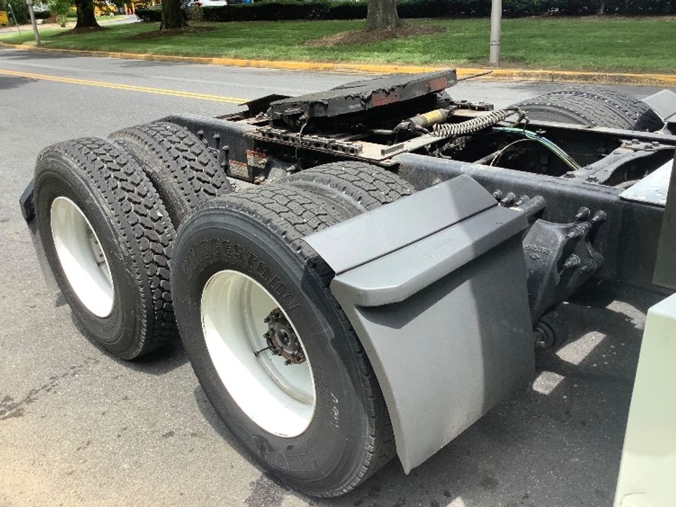 Sleeper Tractor-Heavy Duty Tractors-Freightliner-2022-T12664ST-Pottsville-PA-692,509\n\t\tmiles-$ 56,500 - Image 23