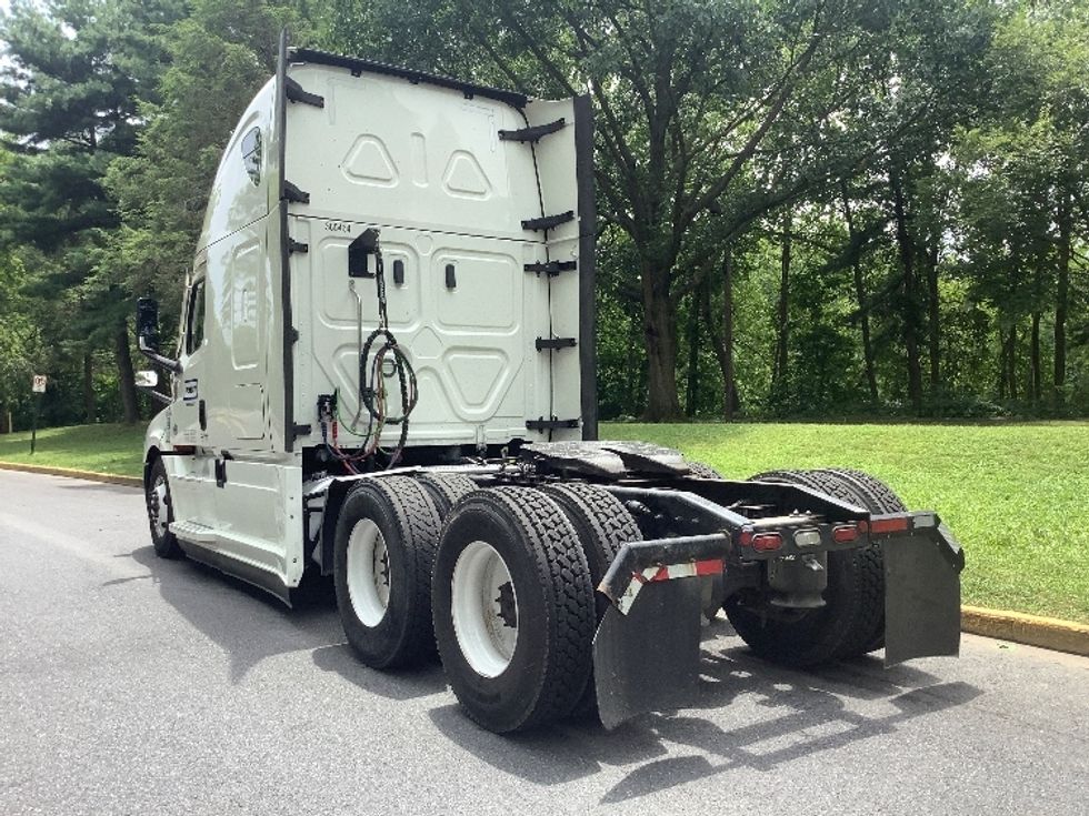 Sleeper Tractor-Heavy Duty Tractors-Freightliner-2022-T12664ST-Pottsville-PA-692,509\n\t\tmiles-$ 56,500 - Image 5
