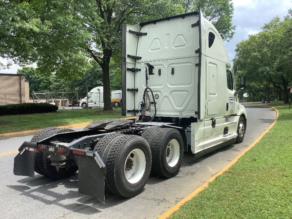 Sleeper Tractor-Heavy Duty Tractors-Freightliner-2022-T12664ST-Pottsville-PA-692,509\n\t\tmiles-$ 56,500 - Image 7