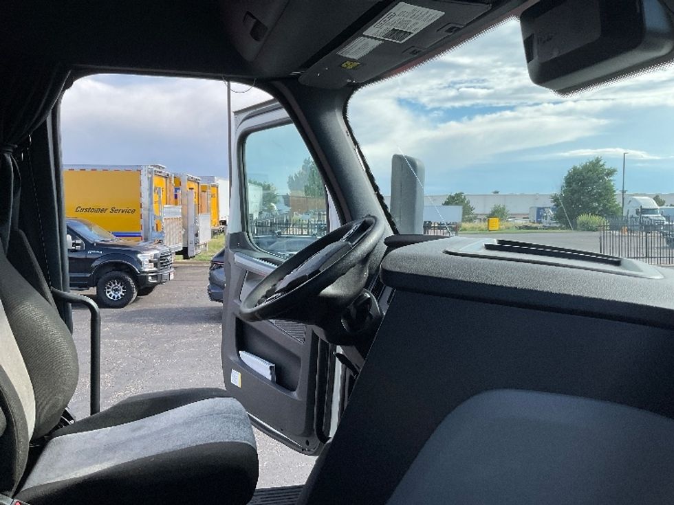 Sleeper Tractor-Heavy Duty Tractors-Freightliner-2022-T12664ST-Prescott Valley-AZ-414,884\n\t\tmiles-$ 85,250 - Image 15