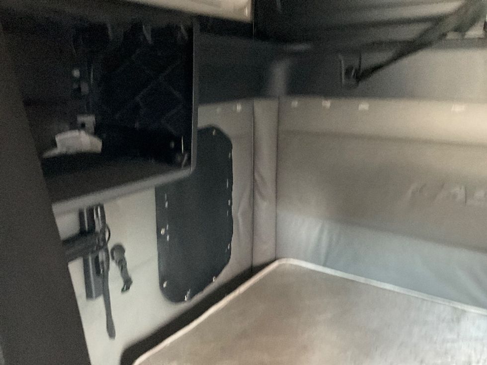 Sleeper Tractor-Heavy Duty Tractors-Freightliner-2022-T12664ST-Prescott Valley-AZ-414,884\n\t\tmiles-$ 85,250 - Image 16