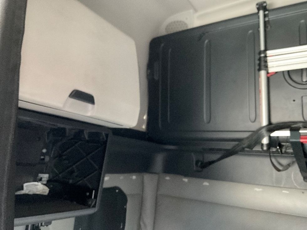 Sleeper Tractor-Heavy Duty Tractors-Freightliner-2022-T12664ST-Prescott Valley-AZ-414,884\n\t\tmiles-$ 85,250 - Image 19