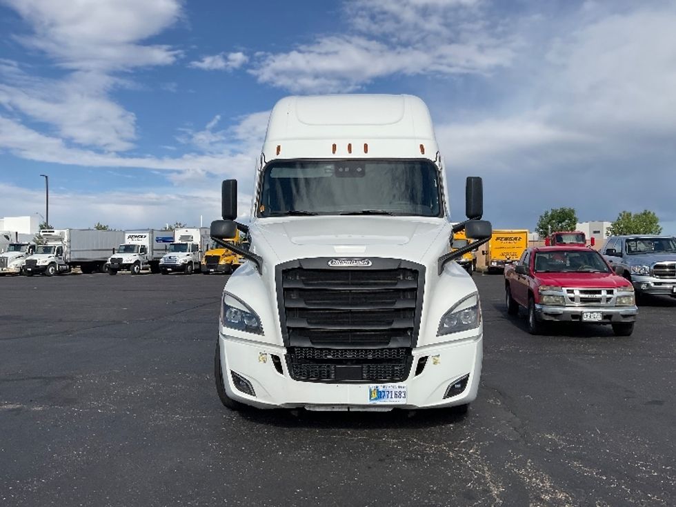 Sleeper Tractor-Heavy Duty Tractors-Freightliner-2022-T12664ST-Prescott Valley-AZ-414,884\n\t\tmiles-$ 85,250 - Image 2