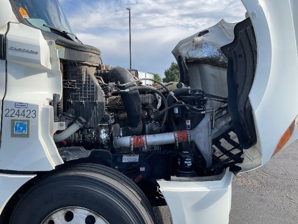 Sleeper Tractor-Heavy Duty Tractors-Freightliner-2022-T12664ST-Prescott Valley-AZ-414,884\n\t\tmiles-$ 85,250 - Image 20