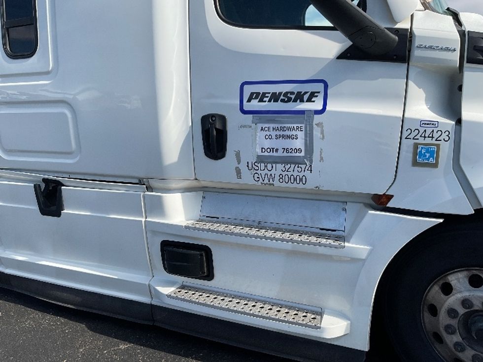 Sleeper Tractor-Heavy Duty Tractors-Freightliner-2022-T12664ST-Prescott Valley-AZ-414,884\n\t\tmiles-$ 85,250 - Image 22