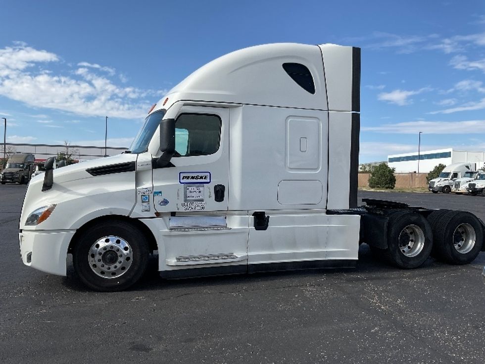 Sleeper Tractor-Heavy Duty Tractors-Freightliner-2022-T12664ST-Prescott Valley-AZ-414,884\n\t\tmiles-$ 85,250 - Image 4