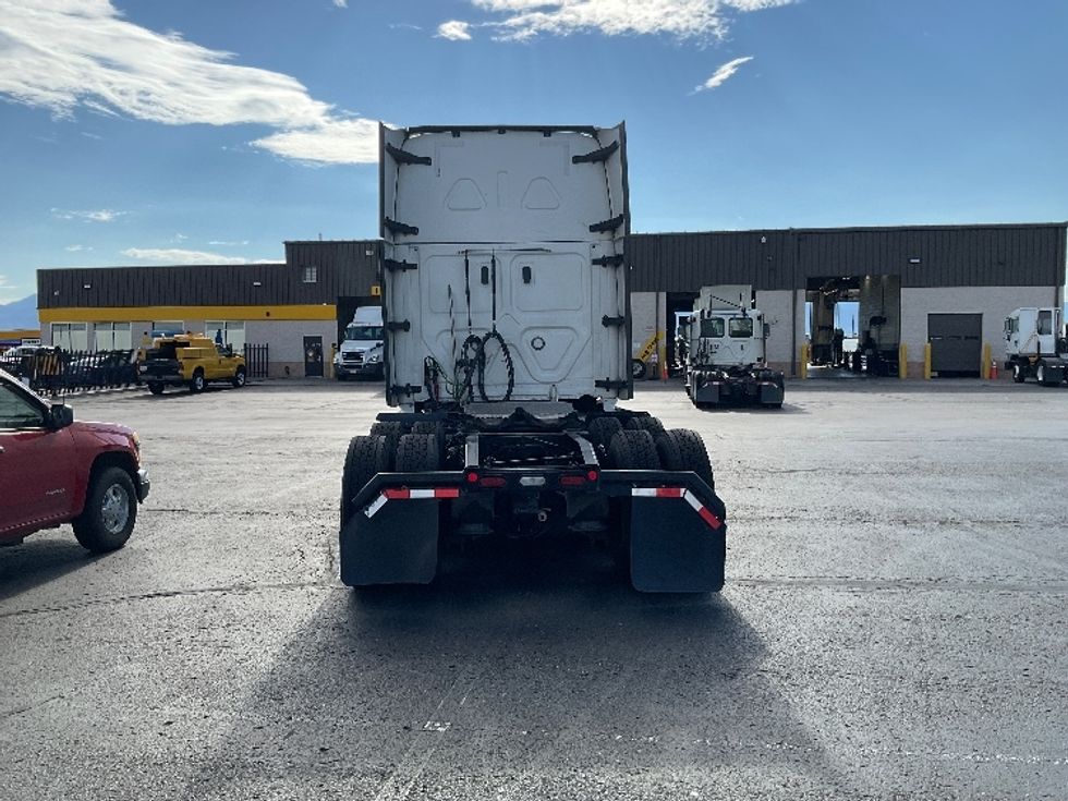 Sleeper Tractor-Heavy Duty Tractors-Freightliner-2022-T12664ST-Prescott Valley-AZ-414,884\n\t\tmiles-$ 85,250 - Image 6