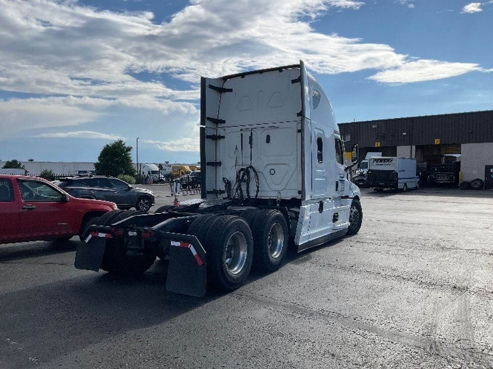 Sleeper Tractor-Heavy Duty Tractors-Freightliner-2022-T12664ST-Prescott Valley-AZ-414,884\n\t\tmiles-$ 85,250 - Image 7