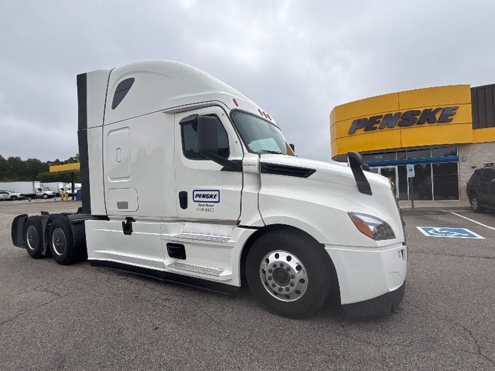 Sleeper Tractor-Heavy Duty Tractors-Freightliner-2022-T12664ST-Prince George-VA-392,686\n\t\tmiles-$ 93,250 - Image 1