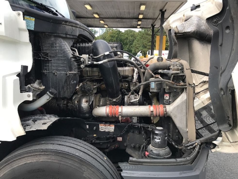 Sleeper Tractor-Heavy Duty Tractors-Freightliner-2022-T12664ST-Prince George-VA-468,595\n\t\tmiles-$ 75,250 - Image 19