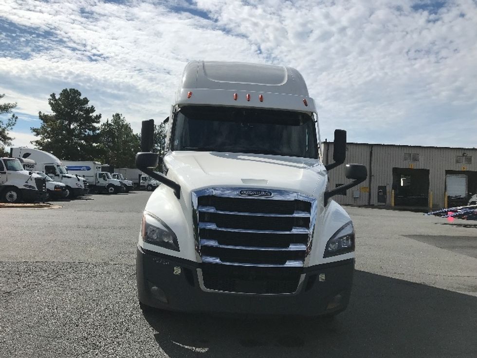 Sleeper Tractor-Heavy Duty Tractors-Freightliner-2022-T12664ST-Prince George-VA-468,595\n\t\tmiles-$ 75,250 - Image 2