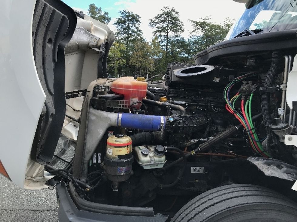 Sleeper Tractor-Heavy Duty Tractors-Freightliner-2022-T12664ST-Prince George-VA-468,595\n\t\tmiles-$ 75,250 - Image 21