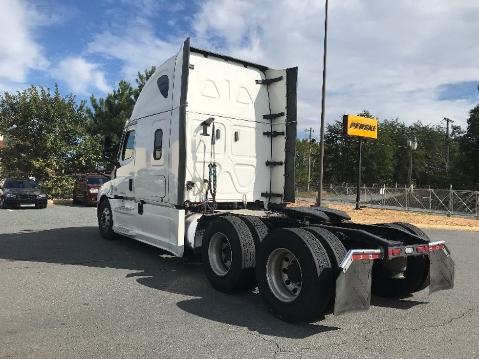 Sleeper Tractor-Heavy Duty Tractors-Freightliner-2022-T12664ST-Prince George-VA-468,595\n\t\tmiles-$ 75,250 - Image 5