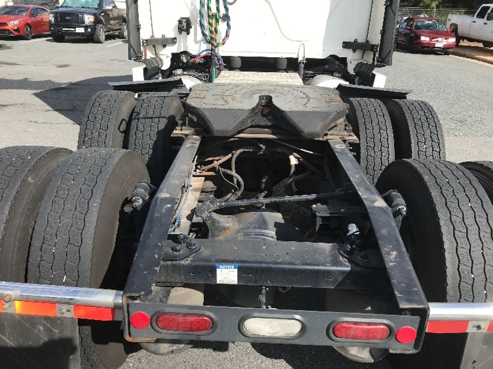 Sleeper Tractor-Heavy Duty Tractors-Freightliner-2022-T12664ST-Prince George-VA-468,595\n\t\tmiles-$ 75,250 - Image 6