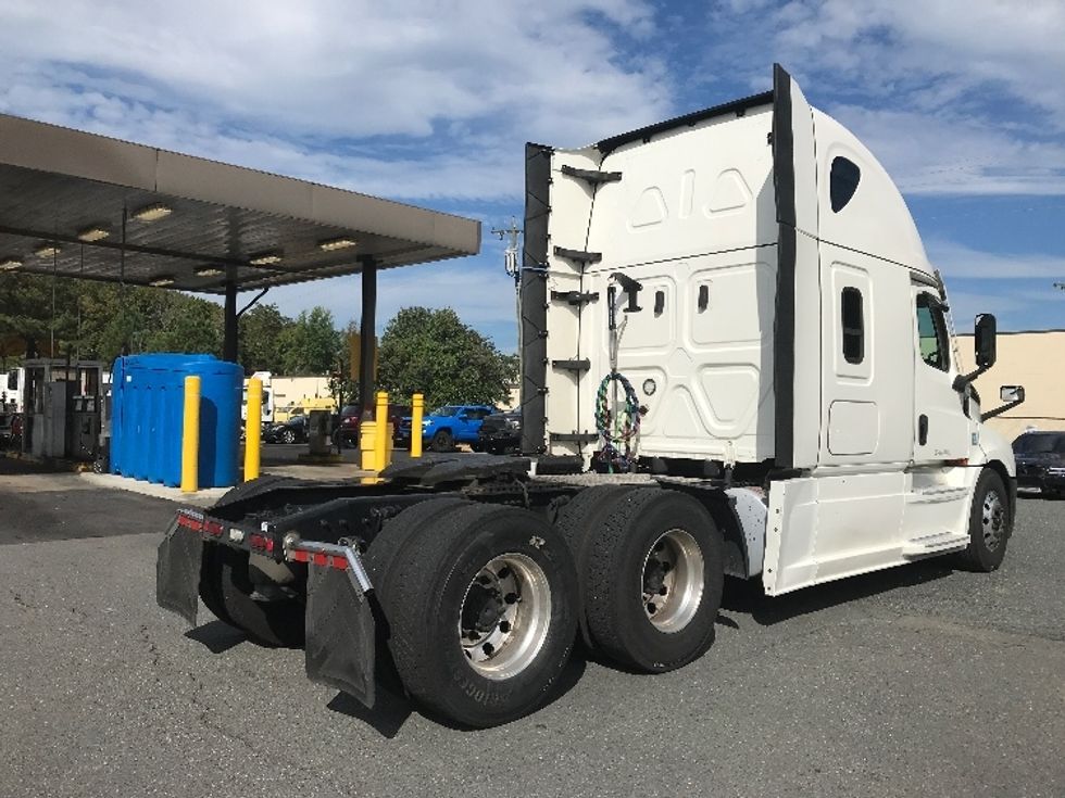 Sleeper Tractor-Heavy Duty Tractors-Freightliner-2022-T12664ST-Prince George-VA-468,595\n\t\tmiles-$ 75,250 - Image 7