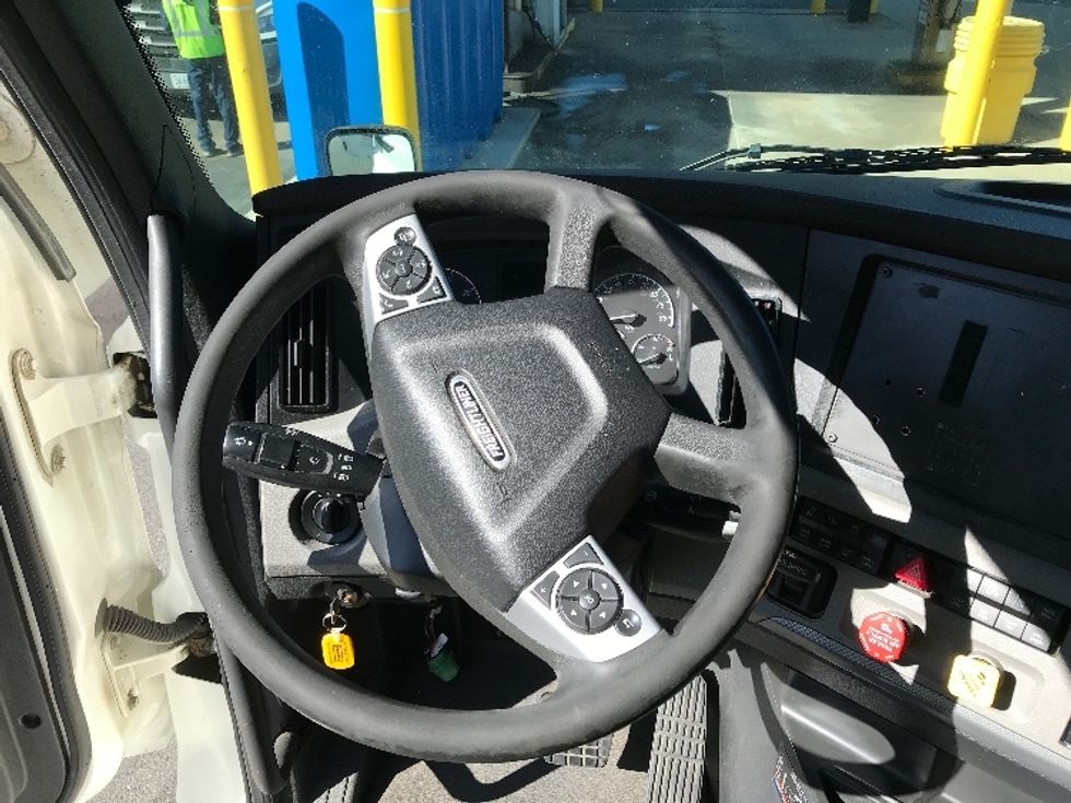 Sleeper Tractor-Heavy Duty Tractors-Freightliner-2022-T12664ST-Prince George-VA-489,775\n\t\tmiles-$ 71,750 - Image 11