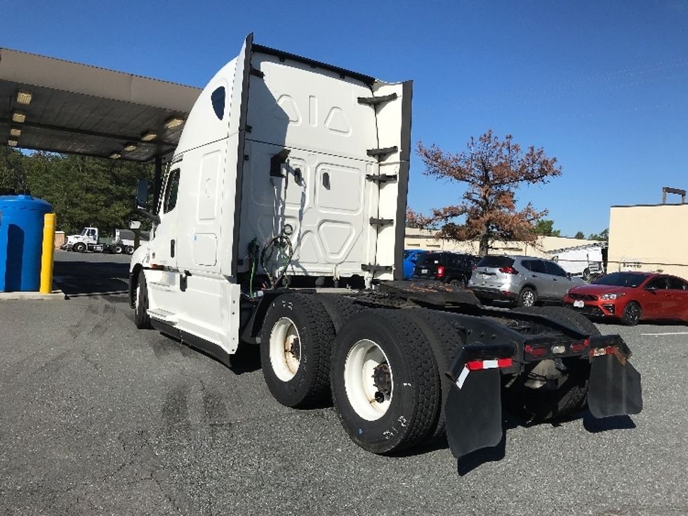 Sleeper Tractor-Heavy Duty Tractors-Freightliner-2022-T12664ST-Prince George-VA-489,775\n\t\tmiles-$ 71,750 - Image 5
