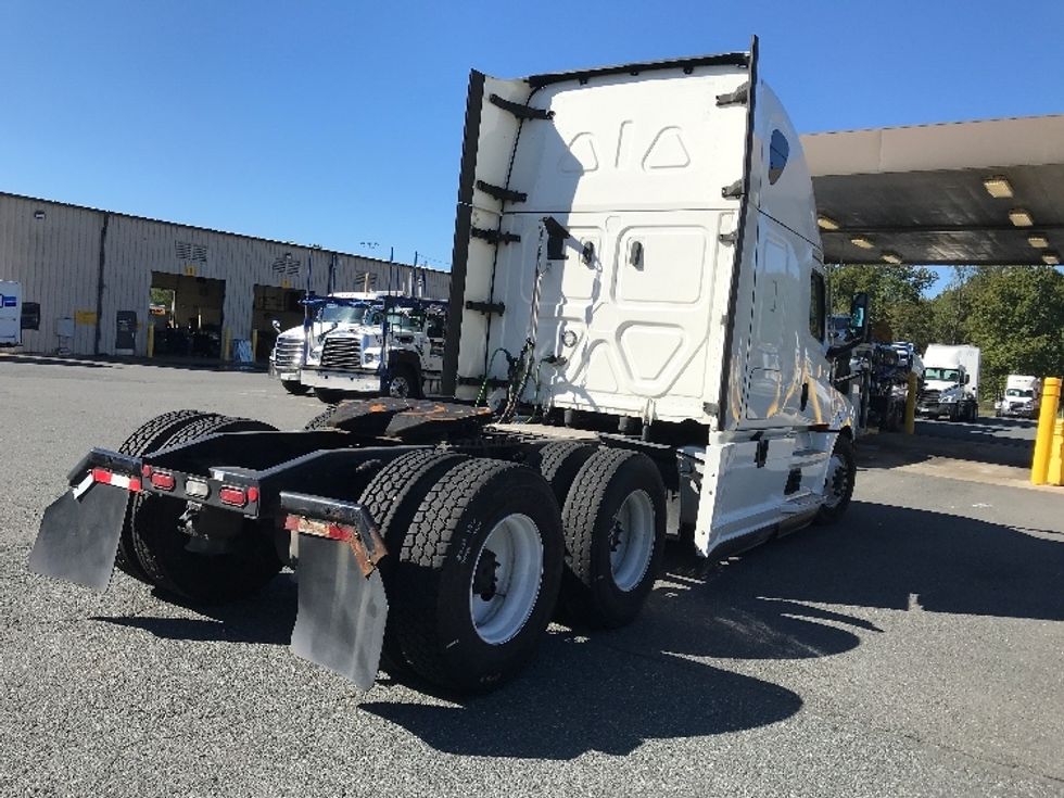 Sleeper Tractor-Heavy Duty Tractors-Freightliner-2022-T12664ST-Prince George-VA-489,775\n\t\tmiles-$ 71,750 - Image 7